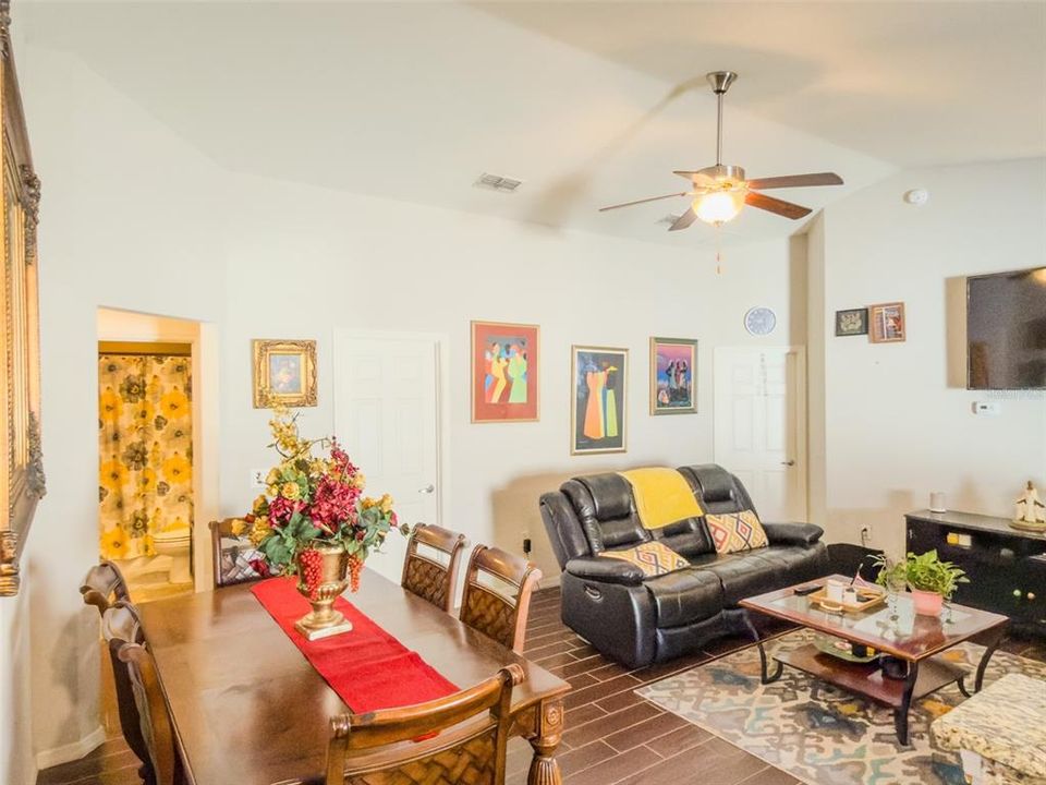 For Sale: $289,900 (4 beds, 2 baths, 1560 Square Feet)
