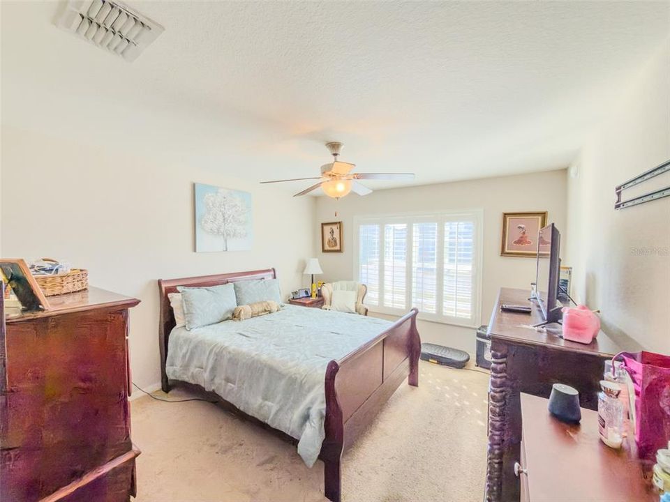For Sale: $289,900 (4 beds, 2 baths, 1560 Square Feet)