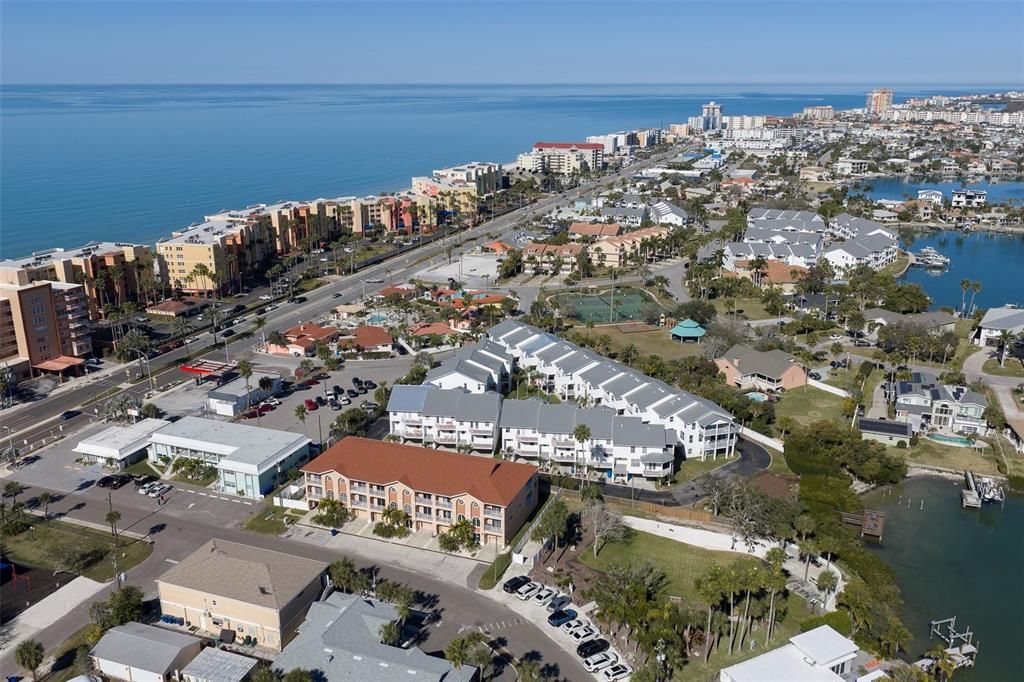 Active With Contract: $3,999 (3 beds, 3 baths, 2510 Square Feet)