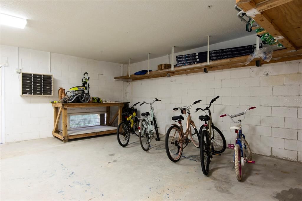 Active With Contract: $3,999 (3 beds, 3 baths, 2510 Square Feet)