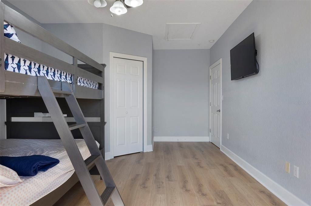 Active With Contract: $3,999 (3 beds, 3 baths, 2510 Square Feet)