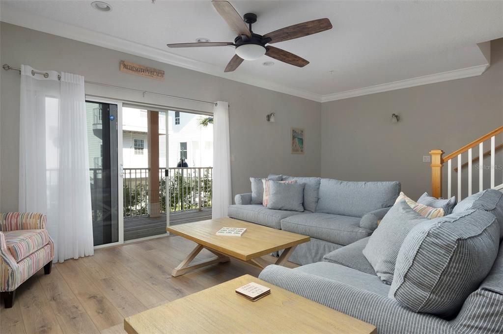 Active With Contract: $3,999 (3 beds, 3 baths, 2510 Square Feet)