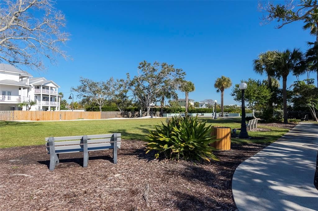 Active With Contract: $3,999 (3 beds, 3 baths, 2510 Square Feet)