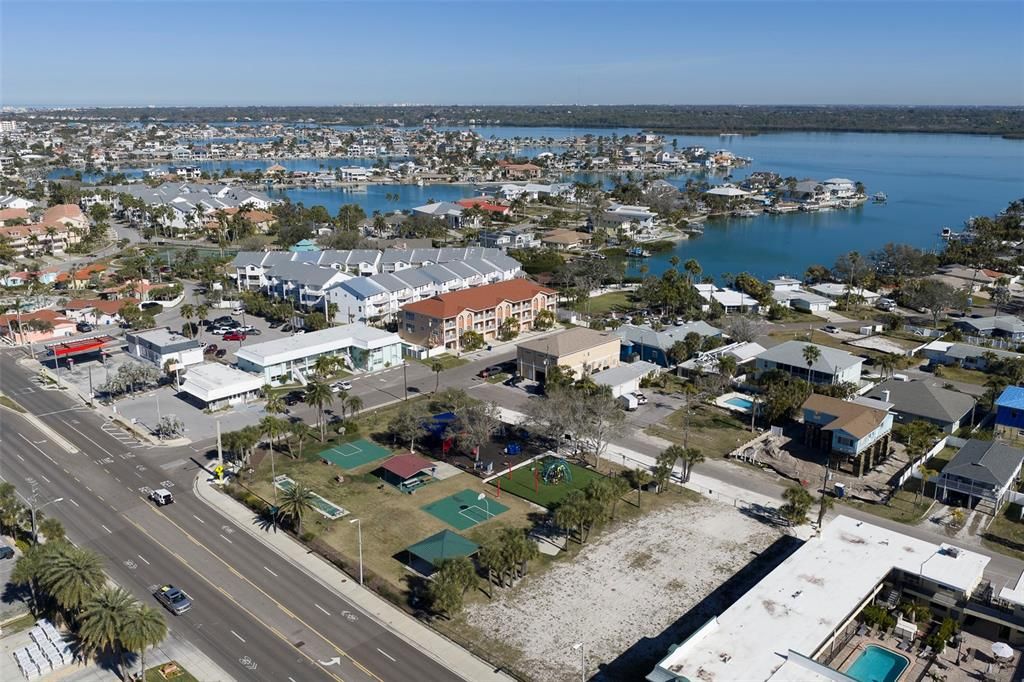 Active With Contract: $3,999 (3 beds, 3 baths, 2510 Square Feet)
