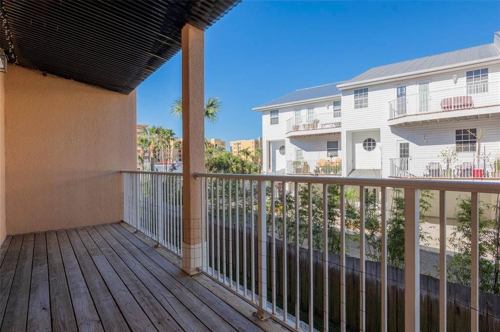 Active With Contract: $3,999 (3 beds, 3 baths, 2510 Square Feet)