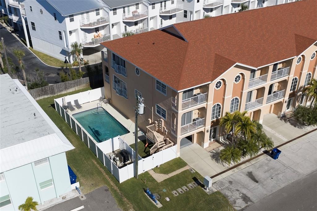 Active With Contract: $3,999 (3 beds, 3 baths, 2510 Square Feet)