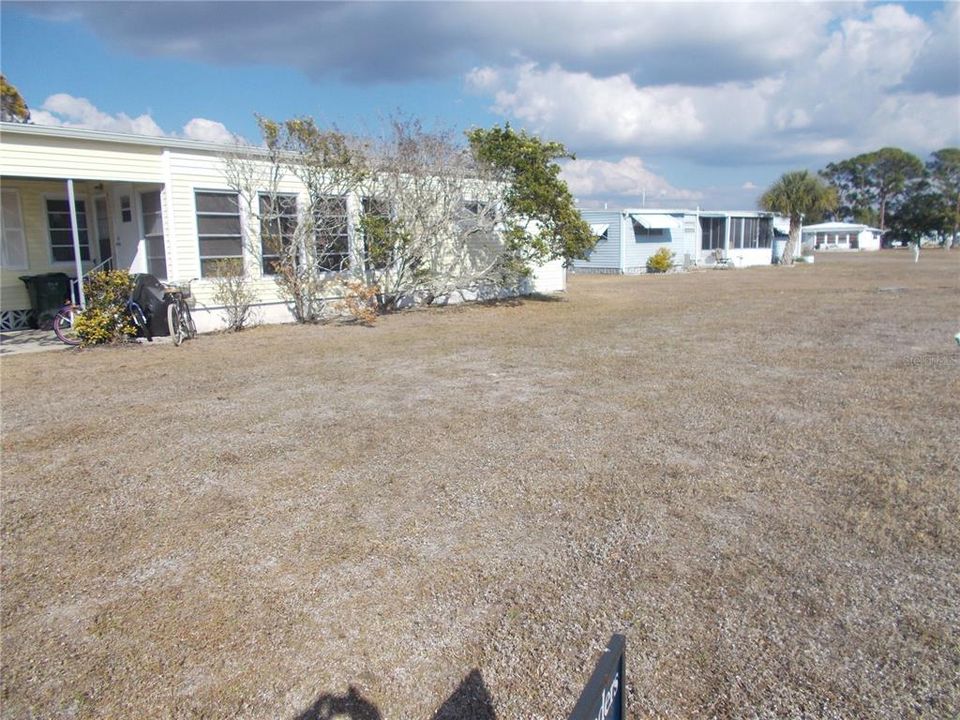 待售: $7,800 (0.11 acres)