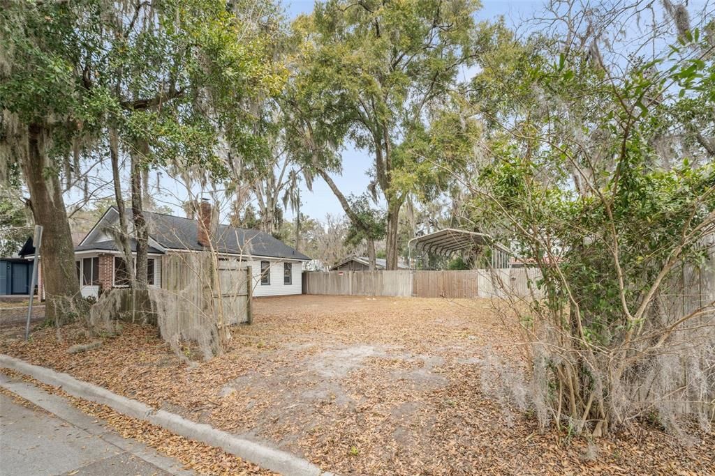 Под контрактом: $185,000 (0.11 acres)