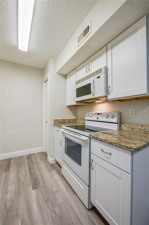 Activo con contrato: $147,000 (2 camas, 2 baños, 833 Pies cuadrados)
