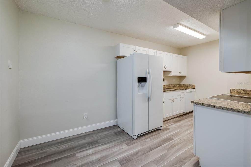 Activo con contrato: $147,000 (2 camas, 2 baños, 833 Pies cuadrados)