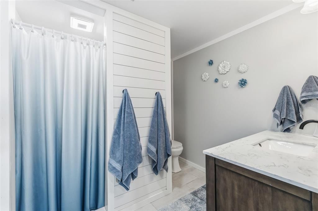 Activo con contrato: $169,500 (2 camas, 2 baños, 1104 Pies cuadrados)