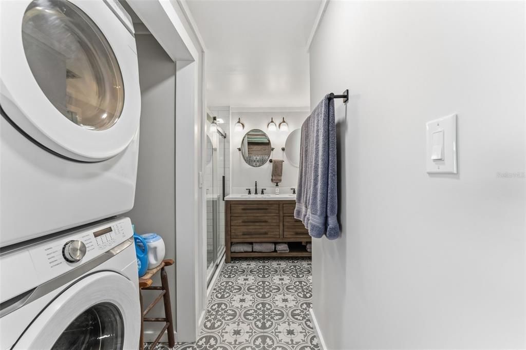 Activo con contrato: $169,500 (2 camas, 2 baños, 1104 Pies cuadrados)