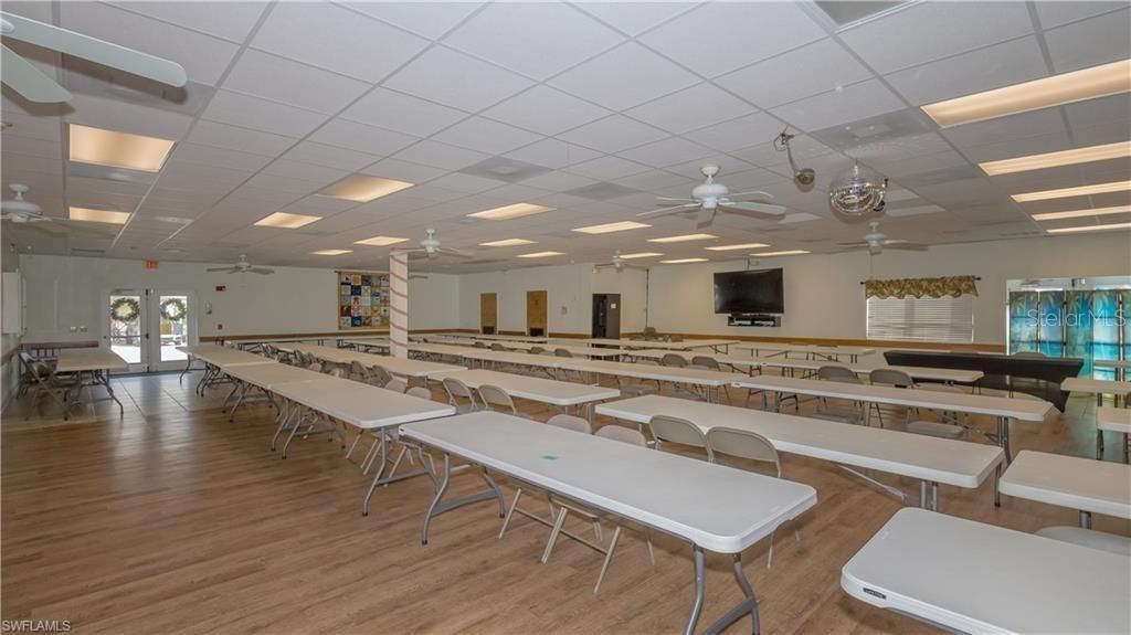 На продажу: $65,000 (0.11 acres)