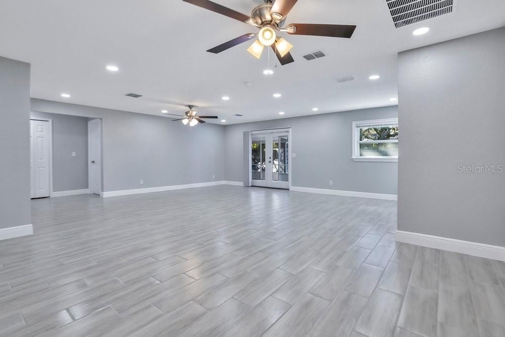 Active With Contract: $2,600 (4 beds, 2 baths, 1852 Square Feet)