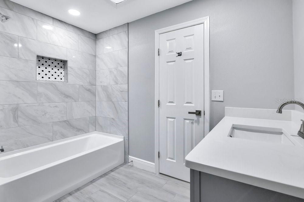 Active With Contract: $2,600 (4 beds, 2 baths, 1852 Square Feet)