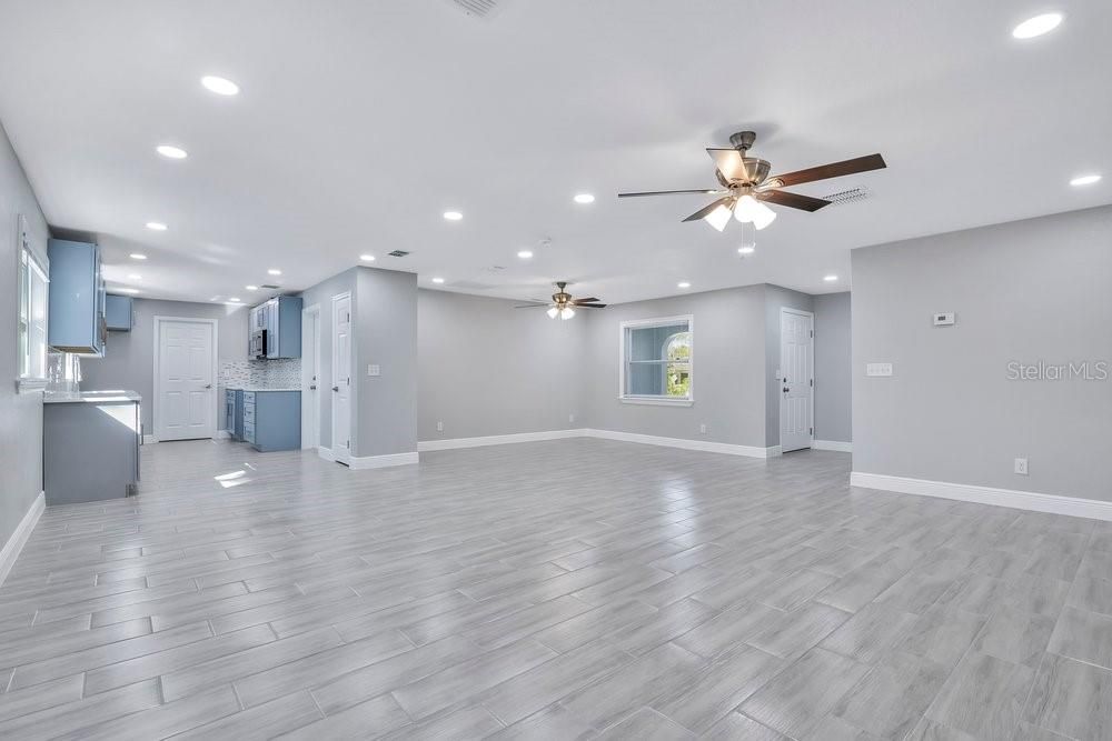 Active With Contract: $2,600 (4 beds, 2 baths, 1852 Square Feet)