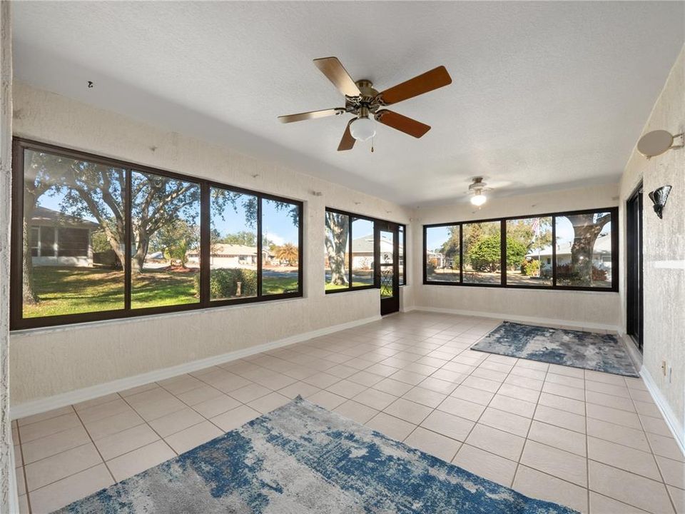 Activo con contrato: $325,900 (3 camas, 2 baños, 1694 Pies cuadrados)