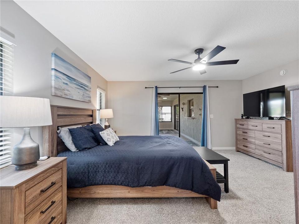 Activo con contrato: $325,900 (3 camas, 2 baños, 1694 Pies cuadrados)