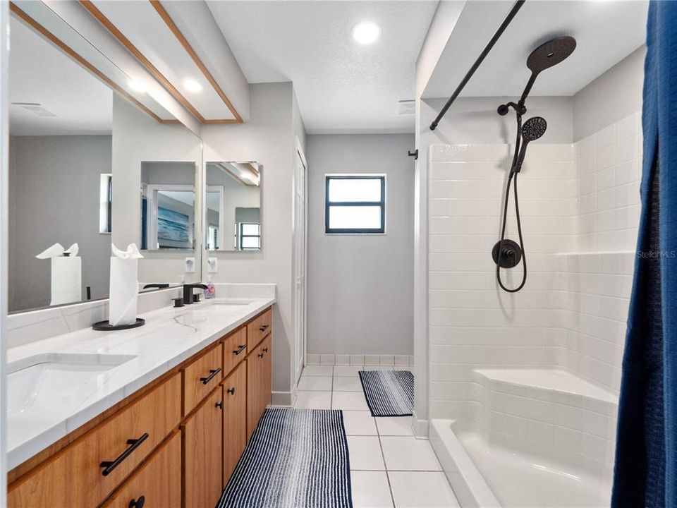 Activo con contrato: $325,900 (3 camas, 2 baños, 1694 Pies cuadrados)