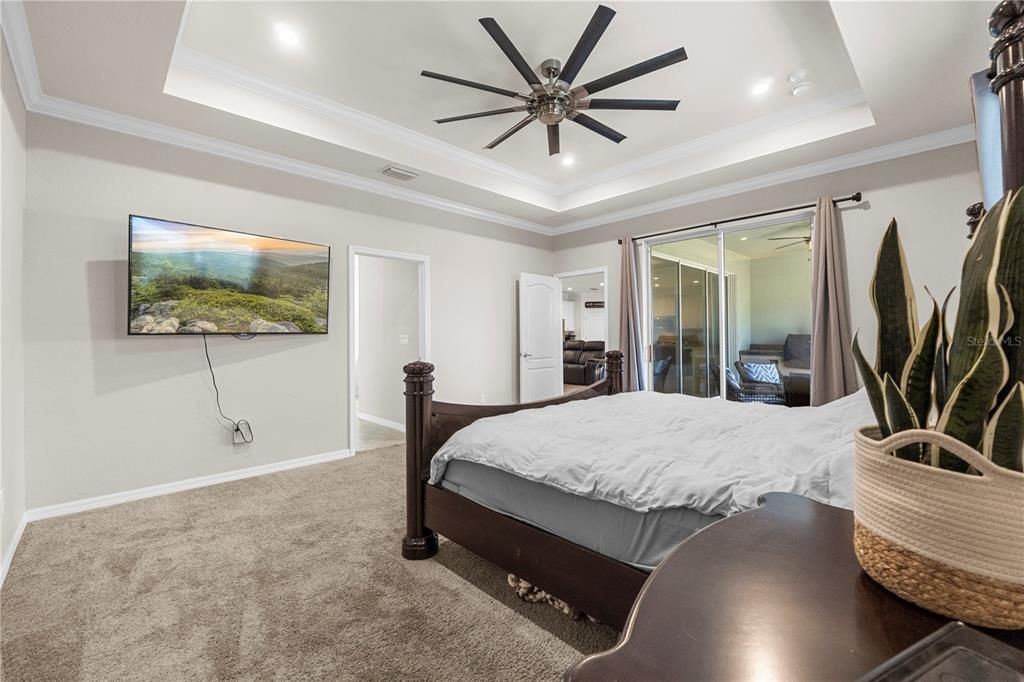 En Venta: $595,000 (3 camas, 3 baños, 2440 Pies cuadrados)