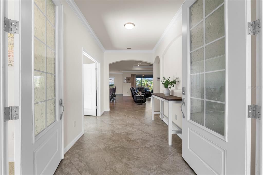 En Venta: $595,000 (3 camas, 3 baños, 2440 Pies cuadrados)