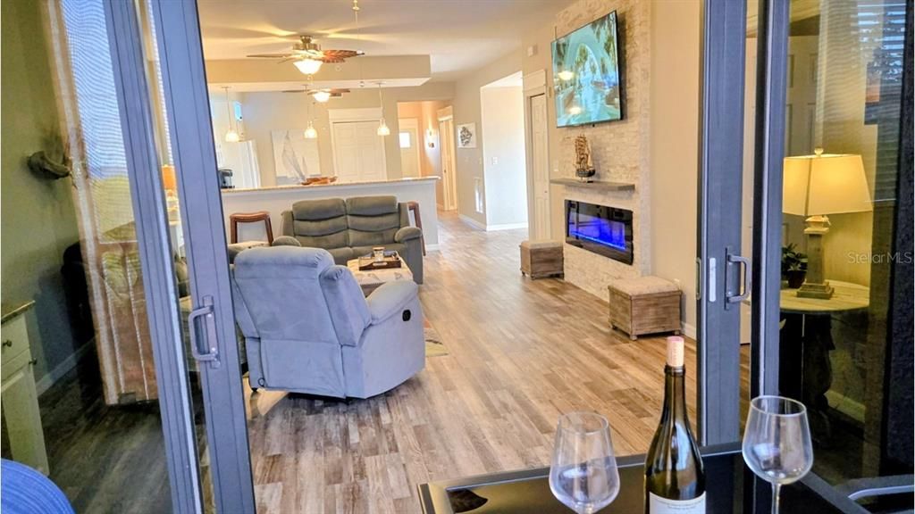 Activo con contrato: $419,000 (3 camas, 2 baños, 1647 Pies cuadrados)