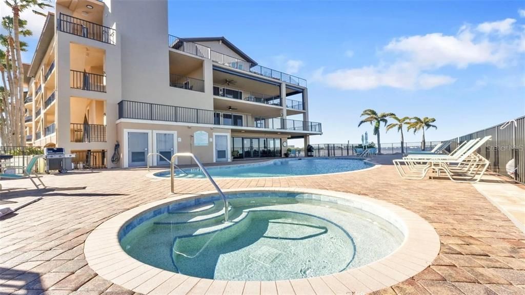 Activo con contrato: $419,000 (3 camas, 2 baños, 1647 Pies cuadrados)
