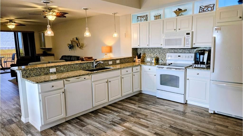 Activo con contrato: $419,000 (3 camas, 2 baños, 1647 Pies cuadrados)