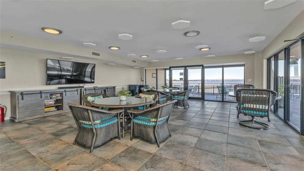 Activo con contrato: $419,000 (3 camas, 2 baños, 1647 Pies cuadrados)