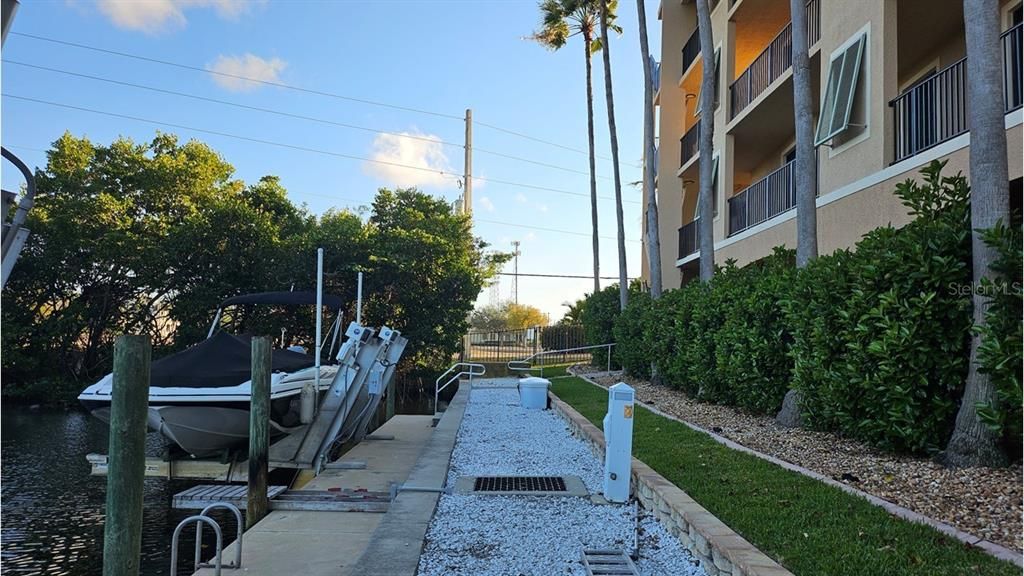 Activo con contrato: $419,000 (3 camas, 2 baños, 1647 Pies cuadrados)