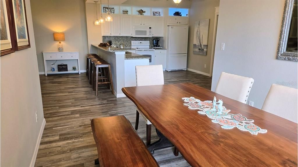 Activo con contrato: $419,000 (3 camas, 2 baños, 1647 Pies cuadrados)