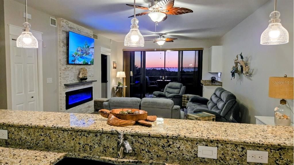 Activo con contrato: $419,000 (3 camas, 2 baños, 1647 Pies cuadrados)