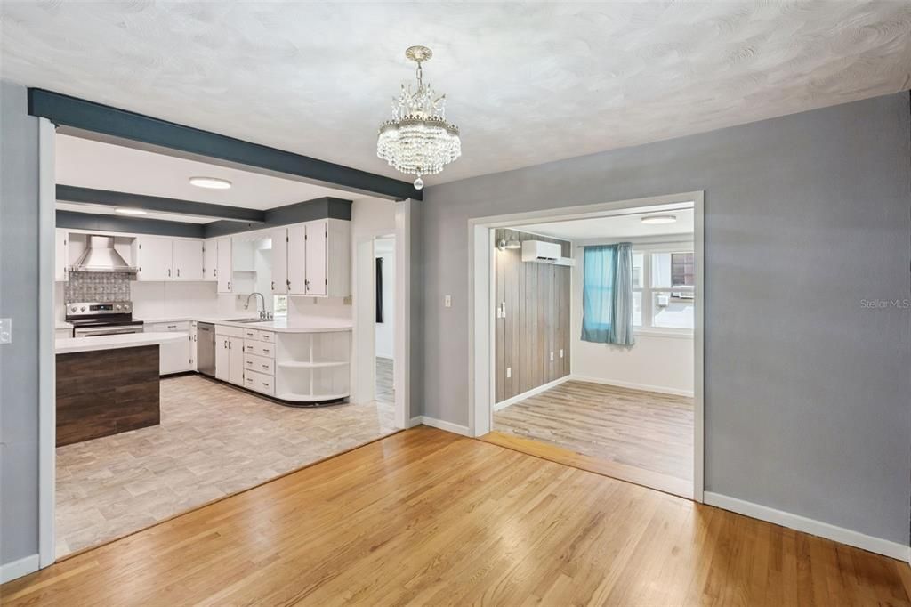 Activo con contrato: $299,000 (3 camas, 2 baños, 1912 Pies cuadrados)