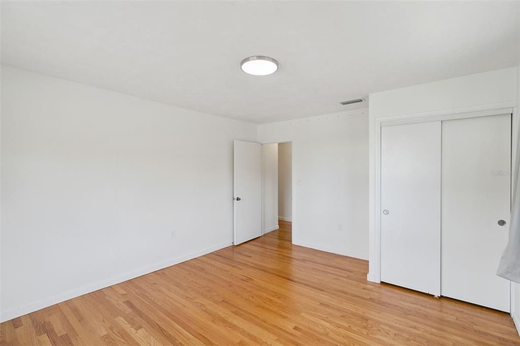 Activo con contrato: $299,000 (3 camas, 2 baños, 1912 Pies cuadrados)