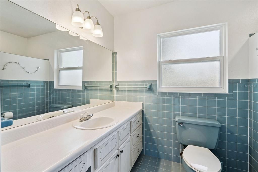 Activo con contrato: $299,000 (3 camas, 2 baños, 1912 Pies cuadrados)