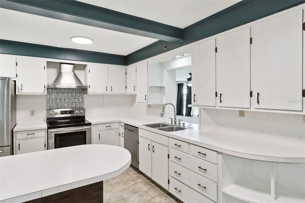 Activo con contrato: $299,000 (3 camas, 2 baños, 1912 Pies cuadrados)
