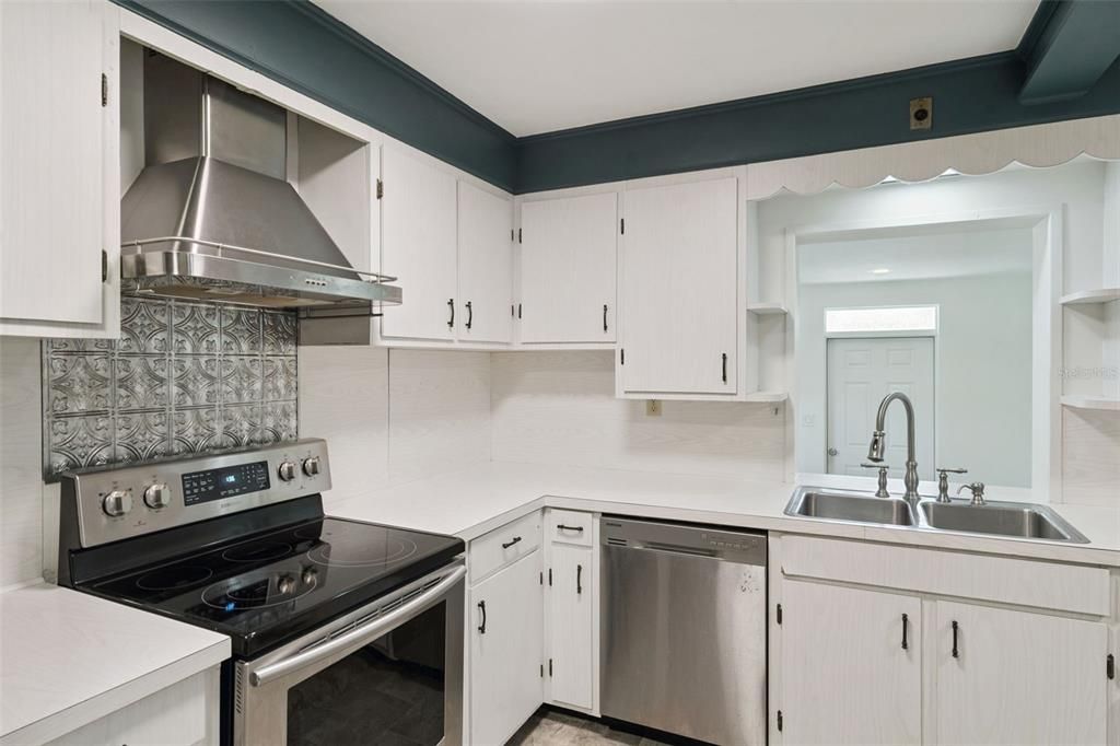 Activo con contrato: $299,000 (3 camas, 2 baños, 1912 Pies cuadrados)