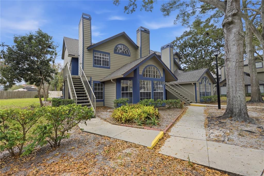 Active With Contract: $163,900 (2 beds, 2 baths, 792 Square Feet)