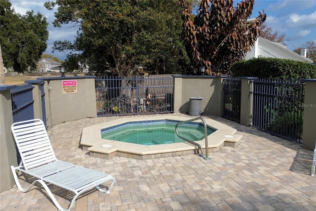Active With Contract: $163,900 (2 beds, 2 baths, 792 Square Feet)