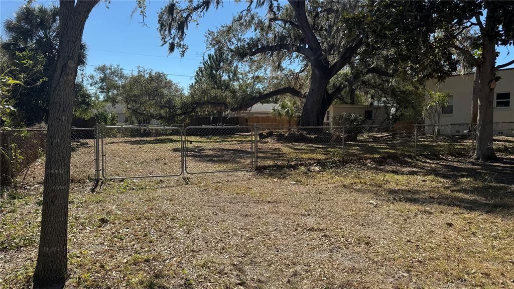 待售: $455,000 (0.14 acres)