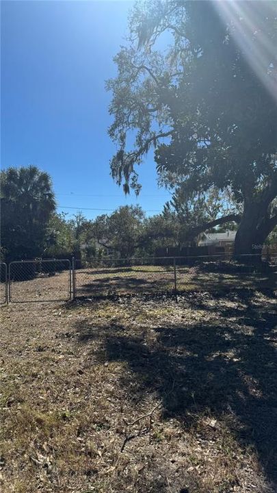 待售: $455,000 (0.14 acres)