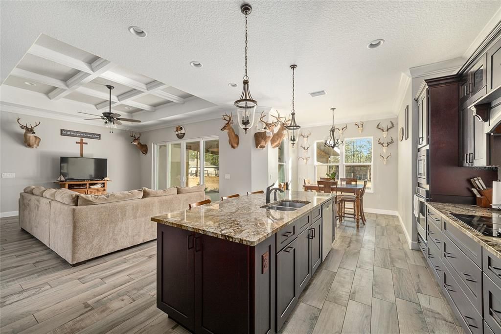 En Venta: $574,900 (4 camas, 2 baños, 2015 Pies cuadrados)