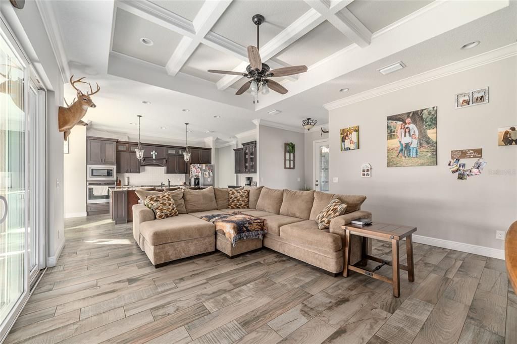 En Venta: $574,900 (4 camas, 2 baños, 2015 Pies cuadrados)
