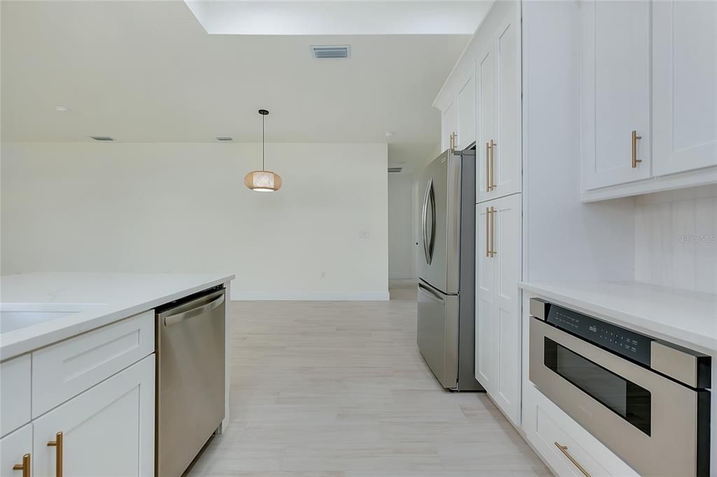Active With Contract: $335,000 (3 beds, 2 baths, 1348 Square Feet)