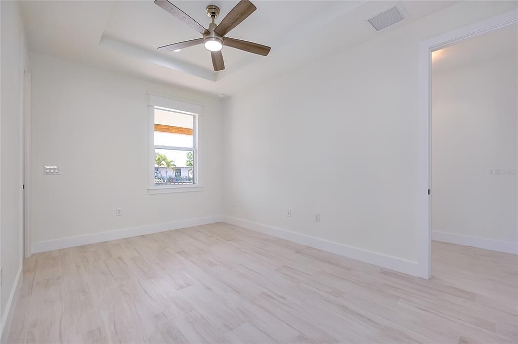 Active With Contract: $335,000 (3 beds, 2 baths, 1348 Square Feet)