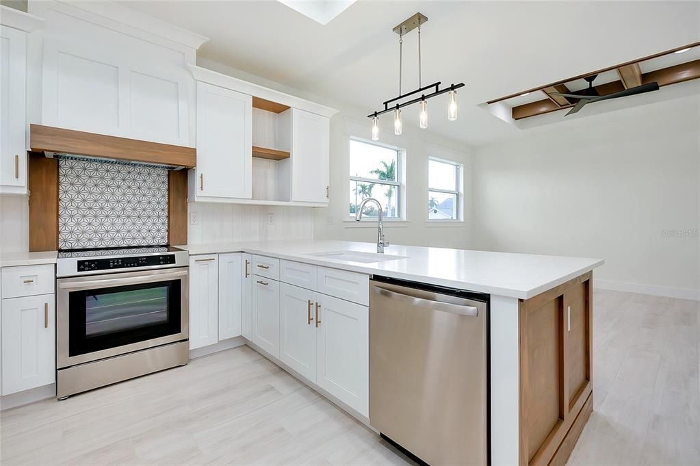 Active With Contract: $335,000 (3 beds, 2 baths, 1348 Square Feet)