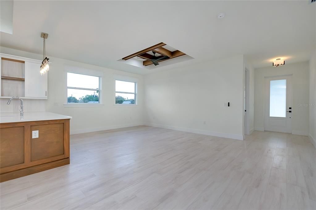 Active With Contract: $335,000 (3 beds, 2 baths, 1348 Square Feet)