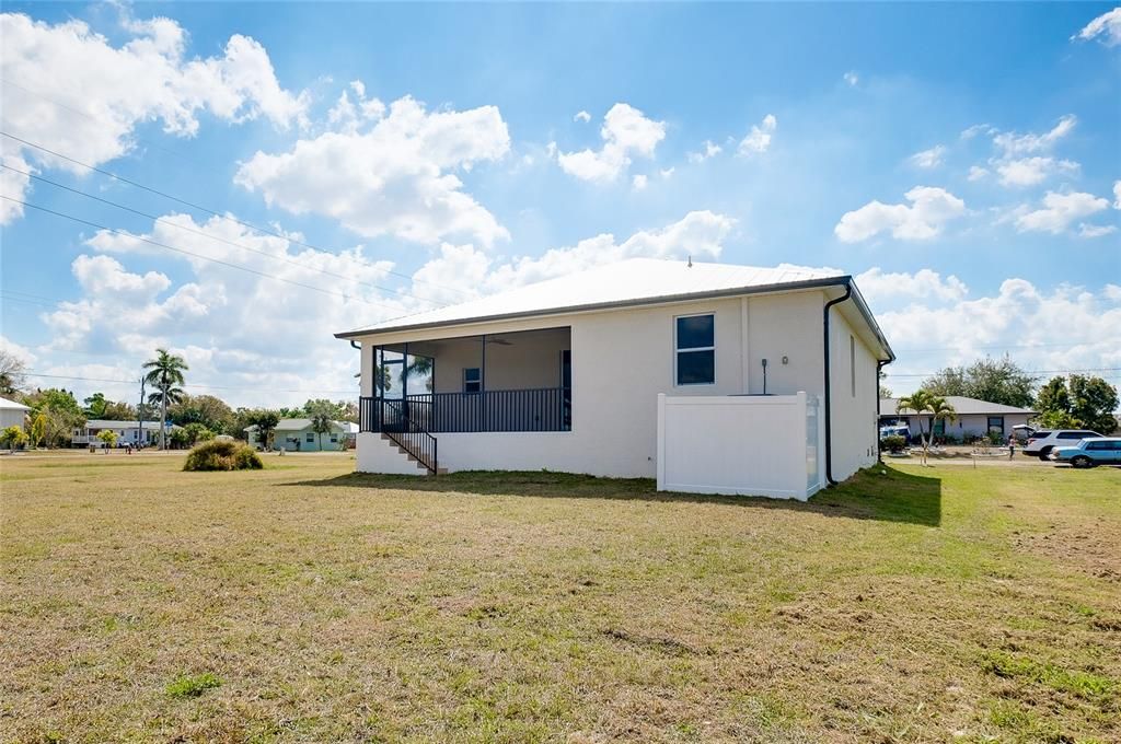 Active With Contract: $335,000 (3 beds, 2 baths, 1348 Square Feet)
