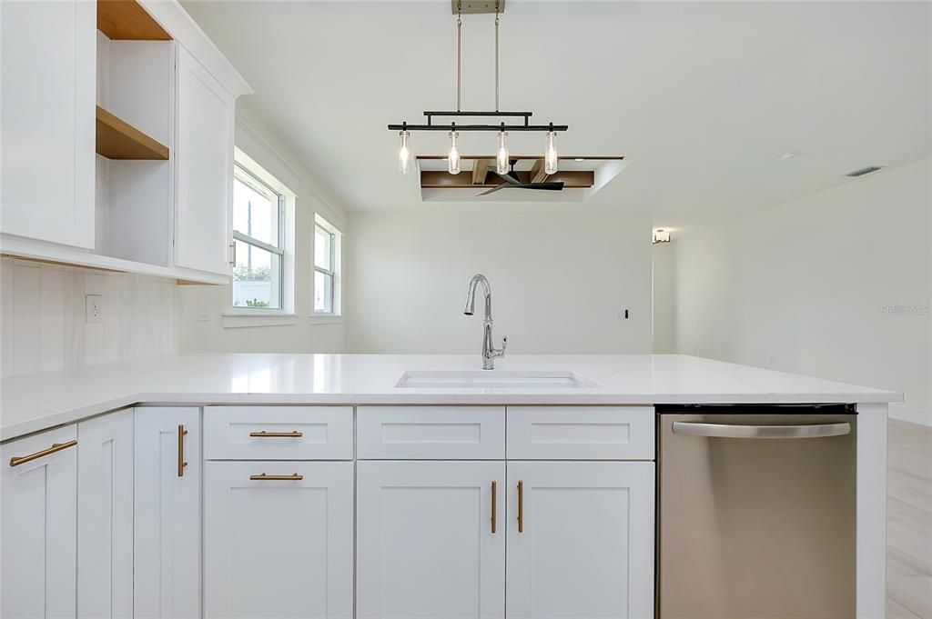 Active With Contract: $335,000 (3 beds, 2 baths, 1348 Square Feet)