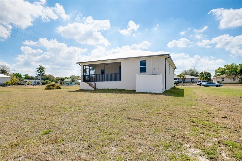 Active With Contract: $335,000 (3 beds, 2 baths, 1348 Square Feet)